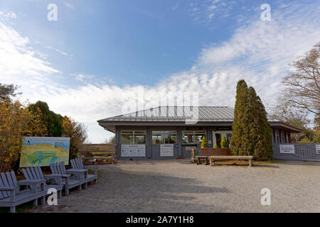 Gift shop at the entrance to at the George C. Reifel Migratory Bird Sanctuary, Delta, BC, Canada Stock Photo