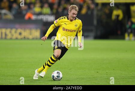 Dortmund, Deutschland. 02nd Nov, 2019. firo: 02.11.2019, Football, Football: 1.Bundesliga: BVB Borussia Dortmund - VfL Wolfsburg single action, Julian Brandt | usage worldwide Credit: dpa/Alamy Live News Stock Photo