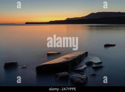 Kimmeridge Dorset England Beautiful sunset glow on the natural limestone ridges of Kimmeridge Bay on Dorset's Jurassic Coast Stock Photo