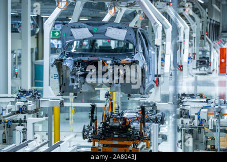 Zwickau, Germany. 04th Nov, 2019. The ID.3 electric car is assembled on the assembly line at the Volkswagen plant. The vehicle is part of the new ID series with which Volkswagen is investing billions in e-mobility. The Zwickau plant was rebuilt for production in Zwickau. Credit: Jens Büttner/dpa-Zentralbild/ZB/dpa/Alamy Live News Stock Photo