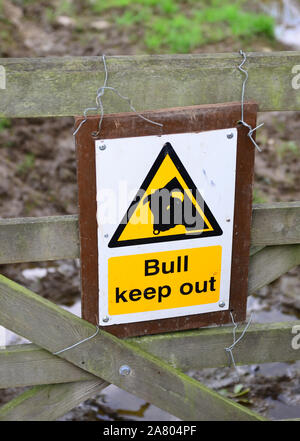 'Bull keep out' sign on gate Stock Photo