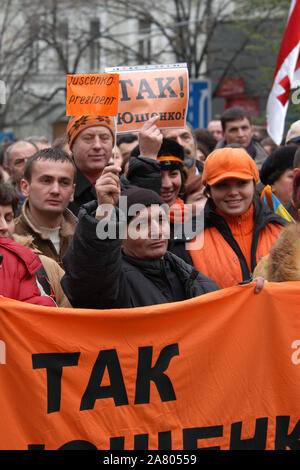 Orange revolution in Ukraine. Ukrainian migrants in the Czech Republic attend the demonstration to support Ukrainian oppositional presidential candidate Viktor Yushchenko in Wenceslas Square in Prague, Czech Republic, on November 28, 2004. Stock Photo