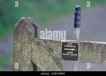 Please close gate with lifting handle and latch sign on walking rambling route in countryside uk Stock Photo