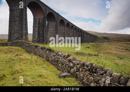 Ribblehead Viaduct or Batty Moss Viaduct carrying the Settle to Carlisle railway, Yorkshire Dales Stock Photo