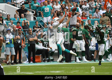 Miami Gardens FL, USA. 3rd Nov, 2019. Mike Gesicki #88 of Miami in action during the NFL football game between the Miami Dolphins and New York Jets at Hard Rock Stadium in Miami Gardens FL. The Patriots defeated the Dolphins 26-18. Credit: csm/Alamy Live News Stock Photo