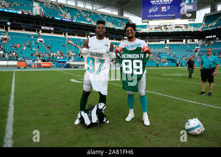 East Rutherford, New Jersey, USA. 9th Sep, 2018. New York Giants wide  receiver Odell Beckham (13) and Jacksonville Jaguars cornerback Jalen Ramsey  (20) swap jerseys after a NFL game between the Jacksonville