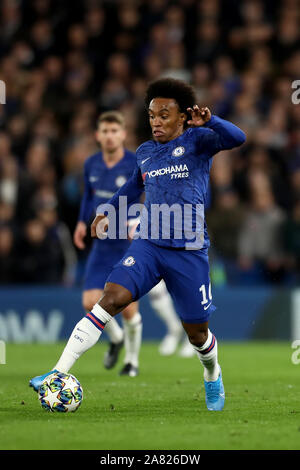 Stamford Bridge, London, UK. 5th Nov, 2019. UEFA Champions League Football, Chelsea Football Club versus Ajax; Willian of Chelsea - Editorial Use Credit: Action Plus Sports/Alamy Live News Stock Photo