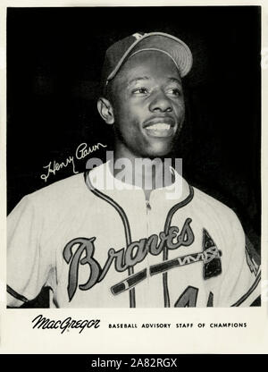 Vintage black and white photo of Hall of Fame player Hank Aaron with the  Atlanta Braves circa 1969 Stock Photo - Alamy