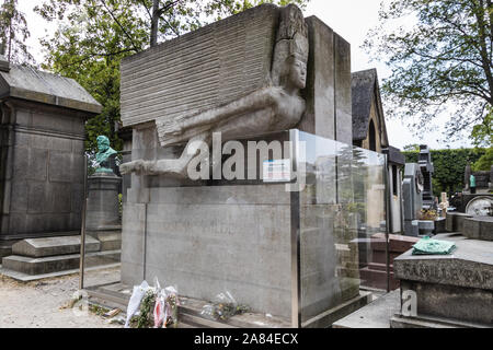 A tomb of Oscar Wilde in the Père Lachaise Cemetery, Paris Stock Photo