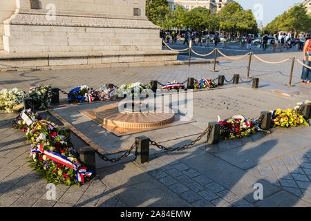 The Tomb of the Unknown Soldier from World War I near the Arc de Triomphe de l'Étoile, Paris Stock Photo