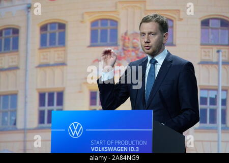 Zwickau, Germany. 04th Nov, 2019. Michael Kretschmer (CDU), Prime Minister of Saxony, speaks at a ceremony marking the start of production of the ID.3 electric car. Credit: Sebastian Willnow/dpa-Zentralbild/dpa/Alamy Live News Stock Photo