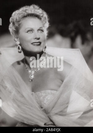 Marika Rökk, deutsch östereichische Schauspielerin, Sängerin und Tänzerin, Deutschland 1950er Jahre. German Austrian actress, singer and dancer Marika Roekk, Germany 1950s. Stock Photo