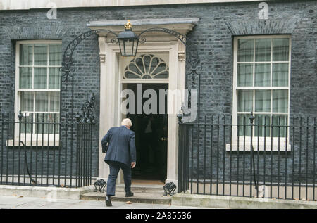 Westminster London, UK. 6 November 2019.Prime Minister Boris Johnson walks back into  10 Downing Street after addressing the media to announce the  launch of the winter  general election campaign  . amer ghazzal /Alamy live News Stock Photo