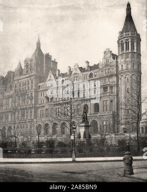 From 'The Descriptive Album of London' by George H Birch 1896 - Extract text : ' THE NATIONAL LIBERAL CLUB AND WHITEHALL COURT.—The lower portion on the right is the National Liberal Club, the higher portion, residential flats, called Whitehall Court. They are situated on the Victoria Embankment at the corner of Northumberland Avenue and Whitehall Place, and are ornate buildings, possessing large flagged terraces which overlook the gardens of the Embankment and the Thames beyond. The purpose Of the Club is to assist the cause of Liberal principles throughout the country. The entrance fee is Od Stock Photo