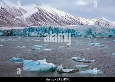 The terminus of the Monaco Glacier in Woodfjorden in the Svalbard Islands (Spitsbergen) in the high Arctic. Stock Photo