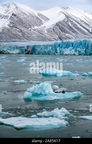 The terminus of the Monaco Glacier in Woodfjorden in the Svalbard Islands (Spitsbergen) in the high Arctic. Stock Photo