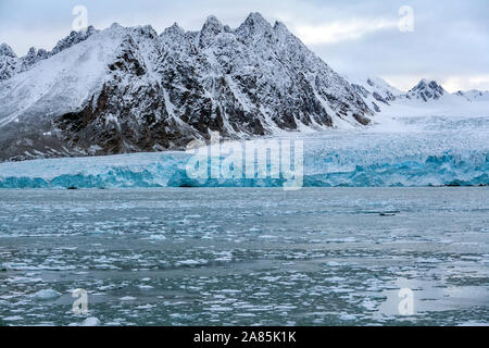 The terminus of the Monaco Glacier in Woodfjorden in the Svalbard Islands (Spitsbergen) in the high Arctic. Stock Photo