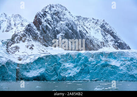 The terminus of the Monaco Glacier in Woodfjorden in the Svalbard Islands (Spitsbergen) in the high Arctic. Stock Photo