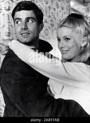 Catherine Deneuve and Nino Castelnuovo 'The Umbrellas of Cherbourg' (1964) 20th Century Fox (Avalon Photoshot/Fotogramma, Hollywood - 1964-01-01) ps the photo is usable in respect of the context in which it was taken, and without defamatory intent of the decorum of the persons represented (Avalon Photoshot/Fotogramma, Photo Repertoire - 2019-11-06) p.s. la foto e' utilizzabile nel rispetto del contesto in cui e' stata scattata, e senza intento diffamatorio del decoro delle persone rappresentate Stock Photo