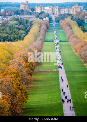 The Long Walk With Autumn Colures, Leading to Winsor Castle, Windsor Great Park, Windsor, Berkshire, England, UK, GB. Stock Photo