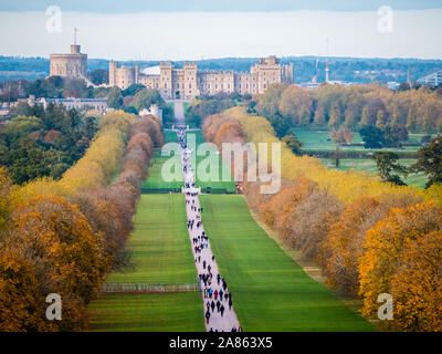 The Long Walk With Autumn Colures, Leading to Winsor Castle, Windsor Great Park, Windsor, Berkshire, England, UK, GB. Stock Photo