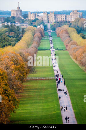 The Long Walk With Autumn Colures, Leading to Winsor Castle, Windsor Great Park, Windsor, Berkshire, England, UK, GB. Stock Photo