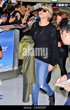 Narita, Japan. 04th Nov, 2019. Linda Hamilton is seen upon arrival at Narita International Airport on November 4, 2019 in Narita, Japan. Credit: Geisler-Fotopress GmbH/Alamy Live News Stock Photo