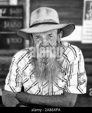 Black and White portrait of an old opal miner with a deeply wrinkled face and long white beard, the Grawin Opal fields, Queensland, QLD, Australia Stock Photo