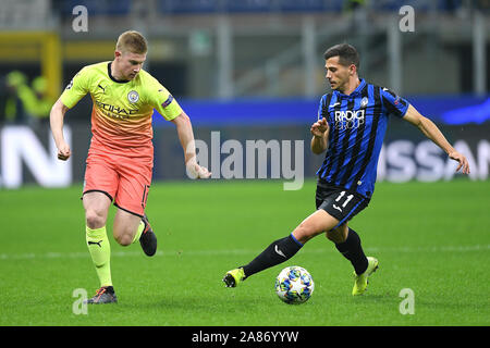 Milan, Italy. 06th Nov, 2019. Kevin De Bruyne of Manchester City competes for the ball with Remo Freuler of Atalanta BC during the UEFA Champions League group stage match between Atalanta and Manchester City at Stadio San Siro, Milan, Italy. Photo by Giuseppe Maffia. Editorial use only, license required for commercial use. No use in betting, games or a single club/league/player publications. Credit: UK Sports Pics Ltd/Alamy Live News Stock Photo