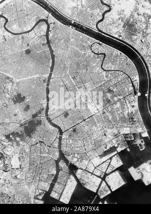 Aerial photo of Tokyo showing effects of first large-scale incendiary bombing attack by U.S. 20th Air Force operations. 1945 Stock Photo