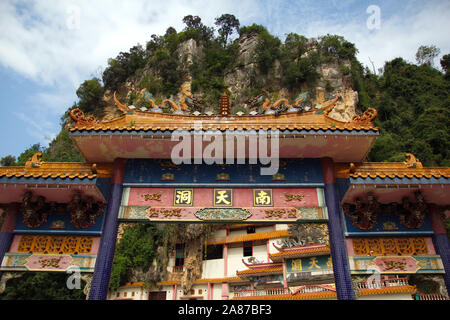 Gateway to Ling Sen Tong cave temple near Ipoh, Perak, Malaysia Stock Photo