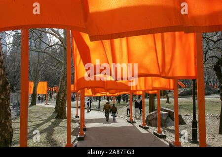 New York, USA. 20th Feb, 2005. 20.02.2005, USA, New York, Christo and Jeanne-Claude with their installation, art project 'The Gates' in Central Park, New York, goale with saffron fabric, Credit: Snowfield Photography, | usage worldwide/dpa/Alamy Live News