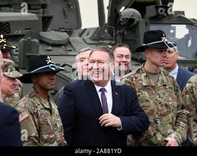 Grafenwöhr, Germany. 7th Nov 2019. Mike Pompeo (2nd from right), US Secretary of State, speaks to US soldiers in Grafenwöhr. Photo: Jens Meyer/AP POOL/dpa Credit: dpa picture alliance/Alamy Live News Stock Photo