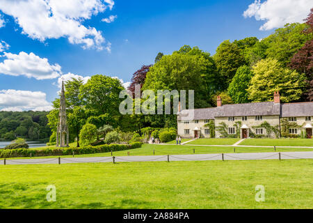 A row of attractive country cottages and the former Bristol High Cross at the entrance to Stourhead Gardens, Wiltshire, England, UK Stock Photo