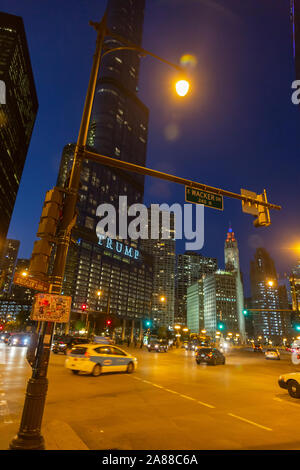 Trump Tower, East Wacker Drive at twilight, The Loop, Chicago, Illinois, USA Stock Photo
