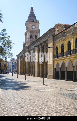Colonial style buildings on 14 de Septiembre Square with the Metropolitan Cathedral of San Sebastian in the background in Cochabamba, Bolivia Stock Photo