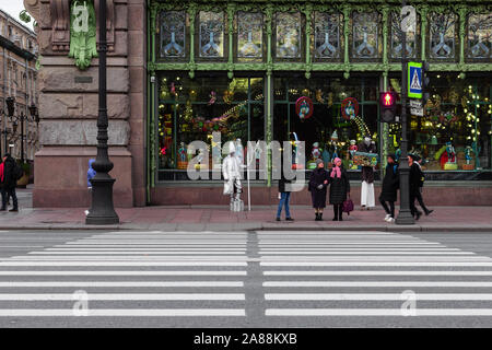 pedestrian crossing and street performers Eliseyev Emporium of St. Petersburg Stock Photo