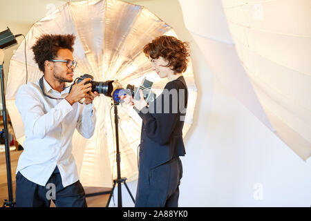 Photo students with two different cameras for portrait photography Stock Photo