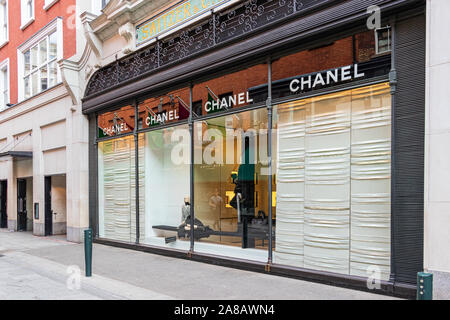 Louis Vuitton Storefront In Dublin Ireland Stock Photo - Download