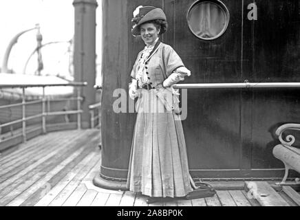 Geraldine Farrar, on ship 1908 ca Stock Photo