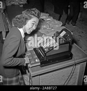 Tule Lake Relocation Center, Newell, California. Margaret Ito, Cashier 1/29/1943 Stock Photo