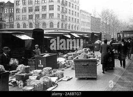 Woodward & Lothrop Department Store trucks, / Woodies Department Store Washington D.C. ca. 1912 Stock Photo