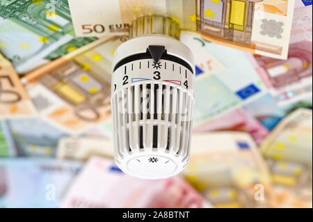Thermostat, Temperaturregler, Heizung, Energiekosten, Euro, Banknoten,  Stempel Heinzkosten Stock Photo - Alamy