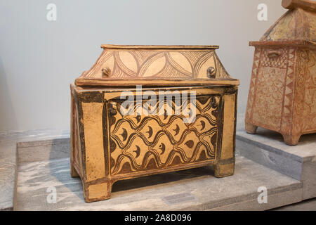 Heraklion, Crete, Greece. Minoan chest larnax with gabled lid on display in the Heraklion Archaeological Museum. Stock Photo