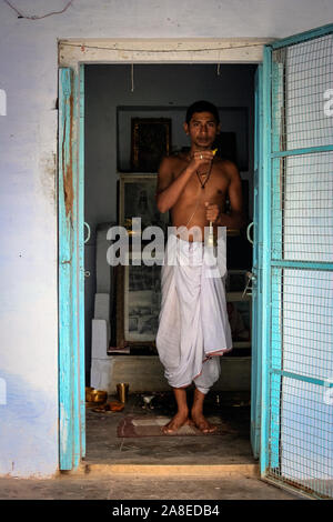 Pushkar, Rajasthan, India: a young Brahmin standing in front of the temple entrance Stock Photo