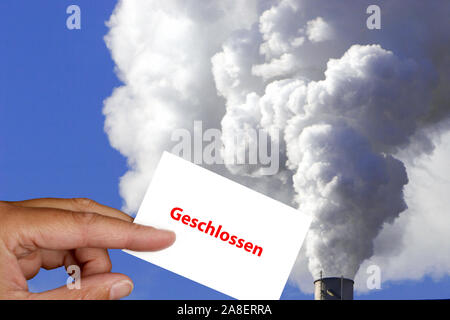 Rauchender Schlot, Kraftwerk, Schornstein, Schadstoffausstoss, Hand mit Karte, Geschlossen, Umweltverschmutzung,