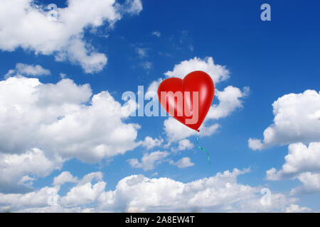 Herzluftballon vor blauen Himmel, Herzform, Luftballon, Cumulus Wolken ...