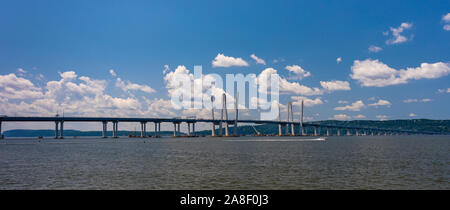 TARRYTOWN, NEW YORK, USA - Tappan Zee Bridge on Hudson RIver. Stock Photo