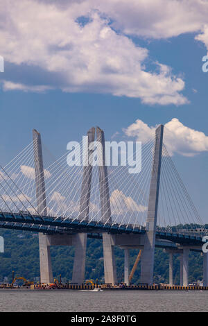 TARRYTOWN, NEW YORK, USA - Tappan Zee Bridge over the Hudson RIver. Stock Photo