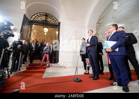 Vienna, Austria. 08th November, 2019. Chairmann of ÖVP (center) Sebastian Kurz and his Team on the occasion of an exploratory talk to evaluate possibilities for coalition building by ÖVP and the Green Party at Winterpalais Prinz Eugen, Himmelpfortgasse 8 on November 8, 2019 in Vienna. Picture shows Elisabeth Köstinger, Stefan Steiner, Sebastian Kurz, Margarete Schramböck, Gernot Blümel and August Wöginger. Credit: Franz Perc/Alamy Live News Stock Photo